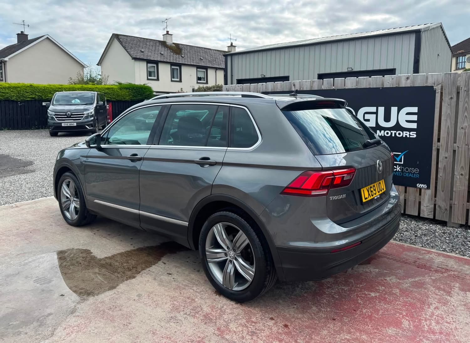 2019 Volkswagen Tiguan 2.0 TDI Match SUV 5dr Diesel DSG Euro 6 (s/s) (150 ps) - vehicle photo 4 for sale on PureCar