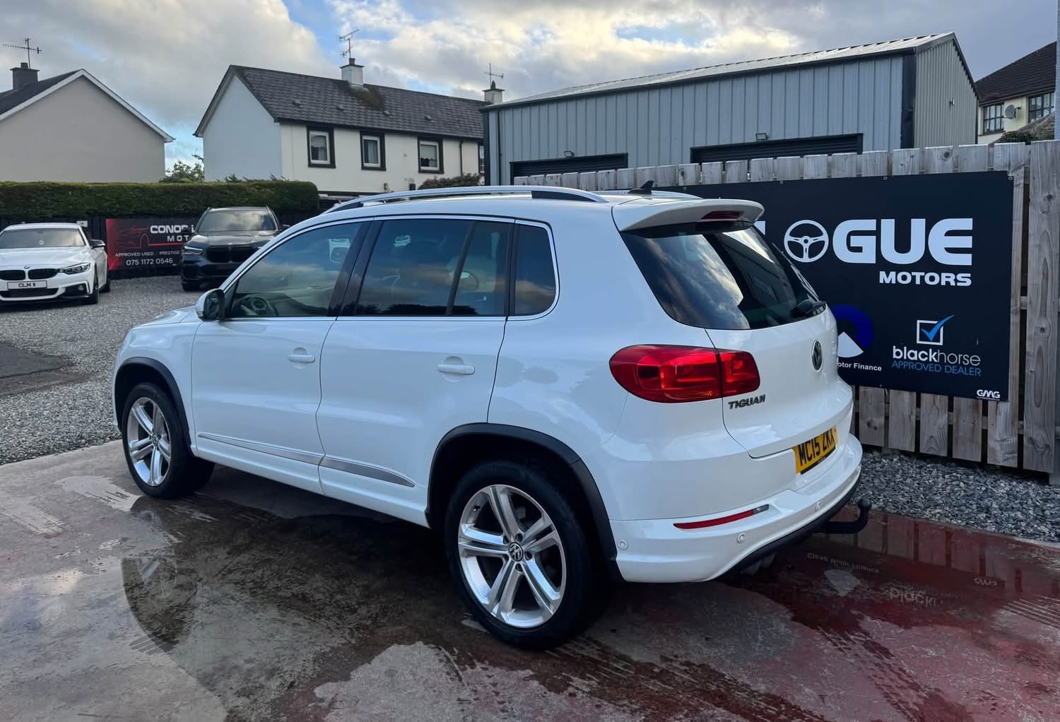 2015 Volkswagen Tiguan 2.0 TDI BlueMotion Tech R-Line SUV 5dr Diesel Manual 4WD Euro 6 (s/s) (150 ps) - vehicle photo 4 for sale on PureCar