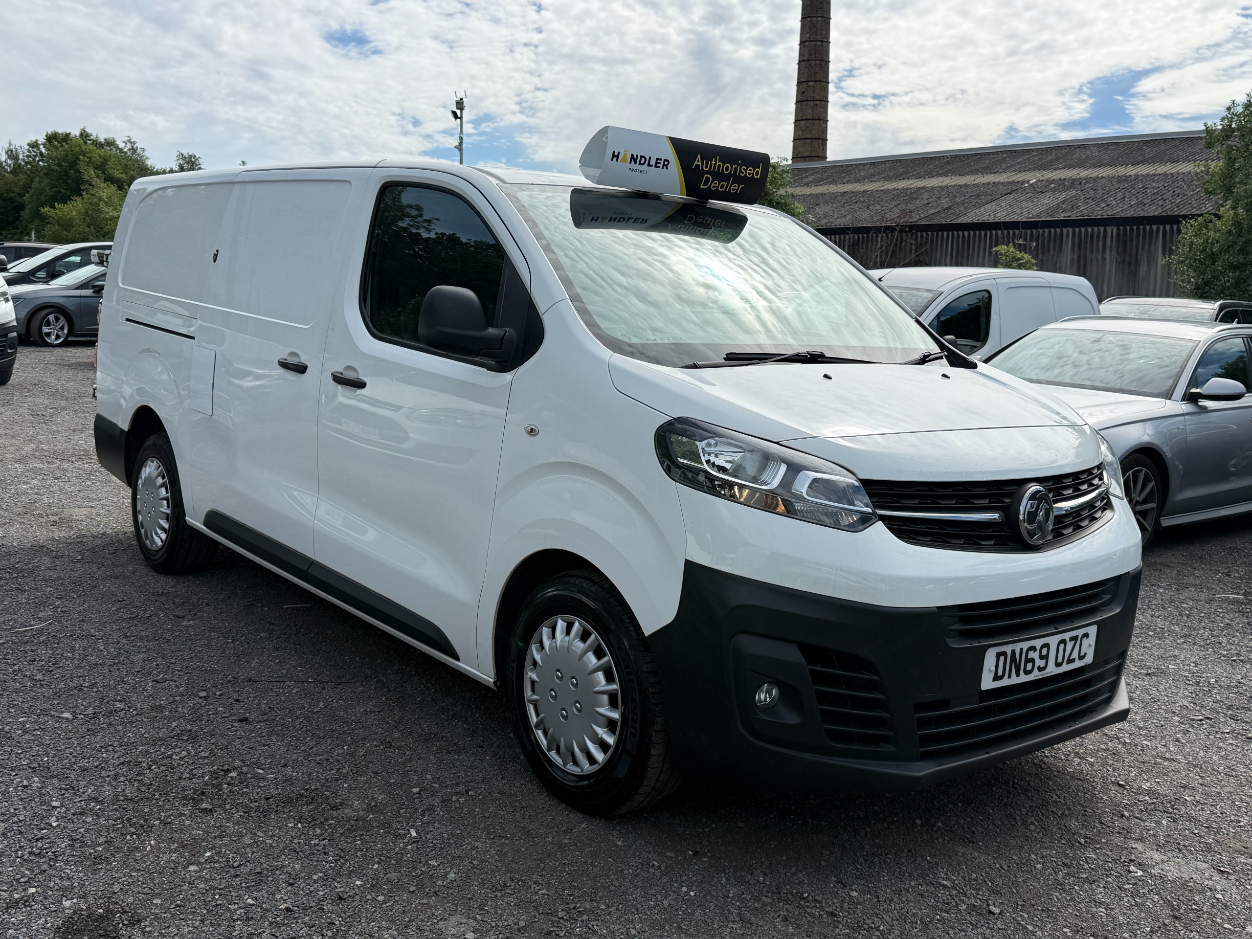 White 2019 Vauxhall Vivaro Van Front-wheel drive Manual