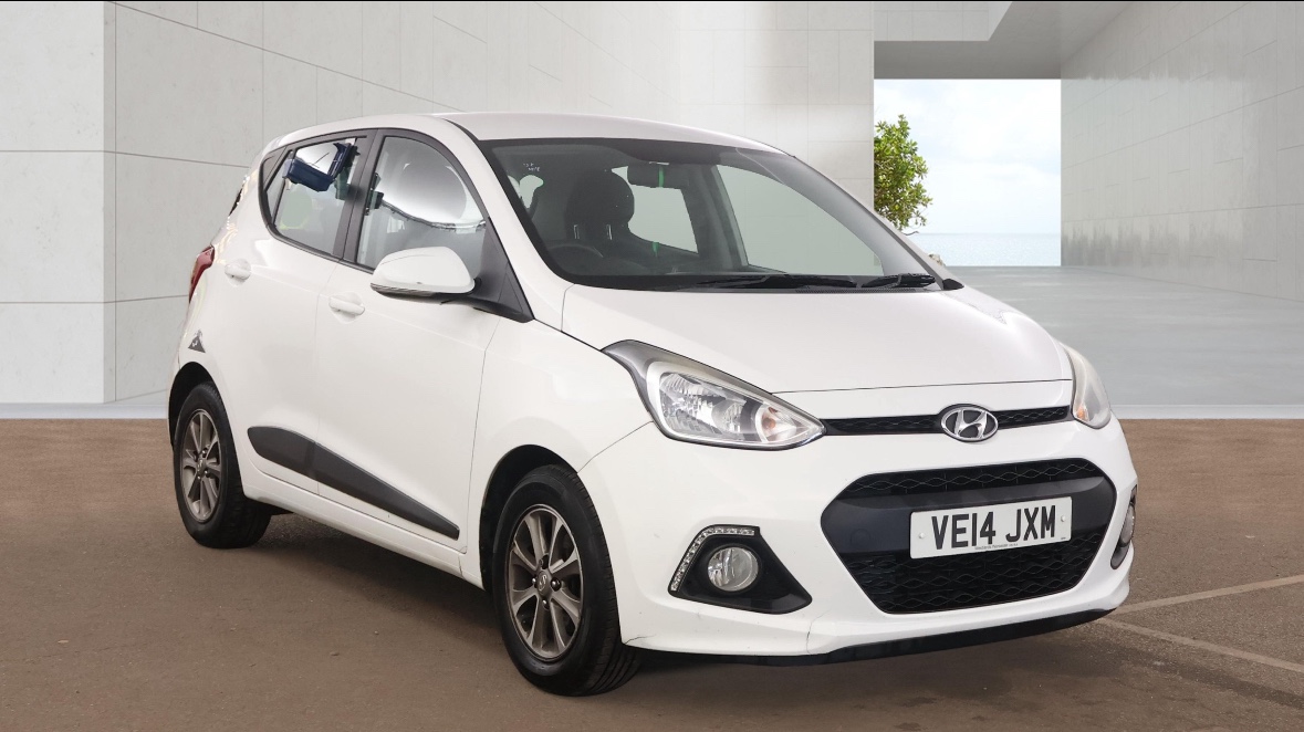 White 2014 Hyundai i10 Hatchback Front-wheel drive Manual