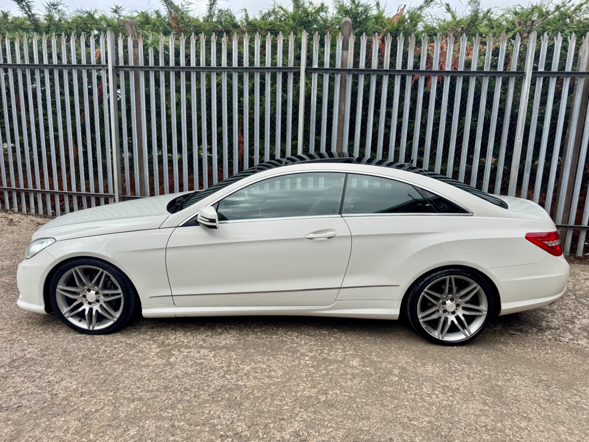 2010 MERCEDES E Class 3.0 E350 CDI V6 BlueEfficiency Sport G-Tronic Euro 5 2dr - vehicle photo 2 for sale on PureCar