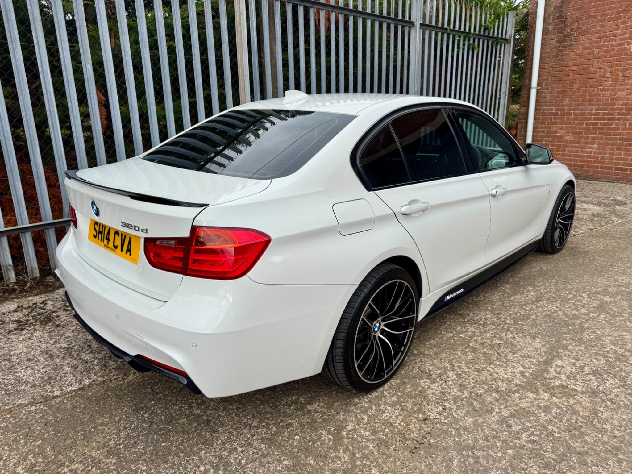 2014 BMW 3 Series 2.0 320d M Sport xDrive Euro 5 (s/s) 4dr - vehicle photo 4 for sale on PureCar