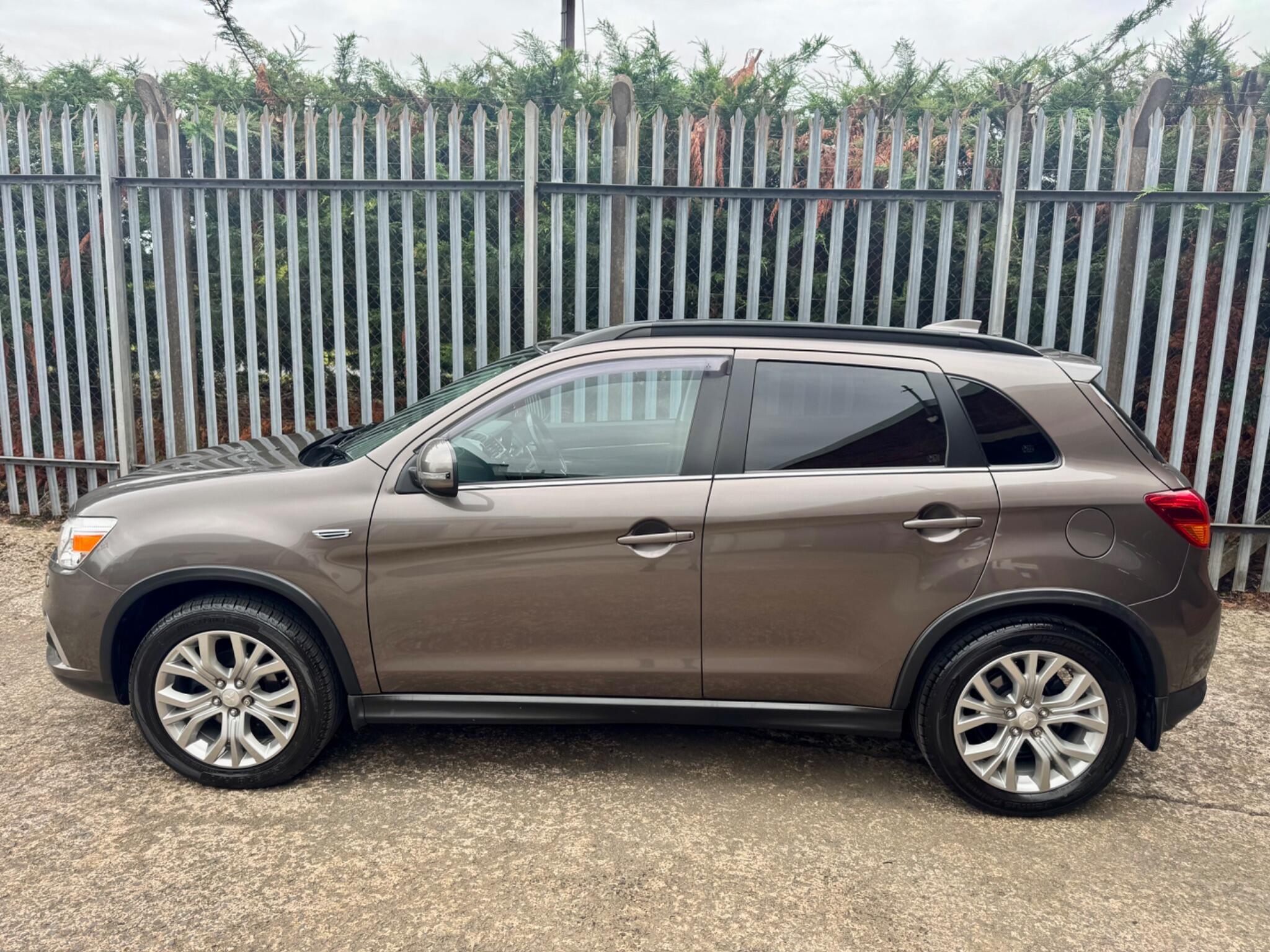 2017 Mitsubishi ASX 2.2 DI-D 4 Auto 4WD Euro 6 5dr - vehicle photo 2 for sale on PureCar