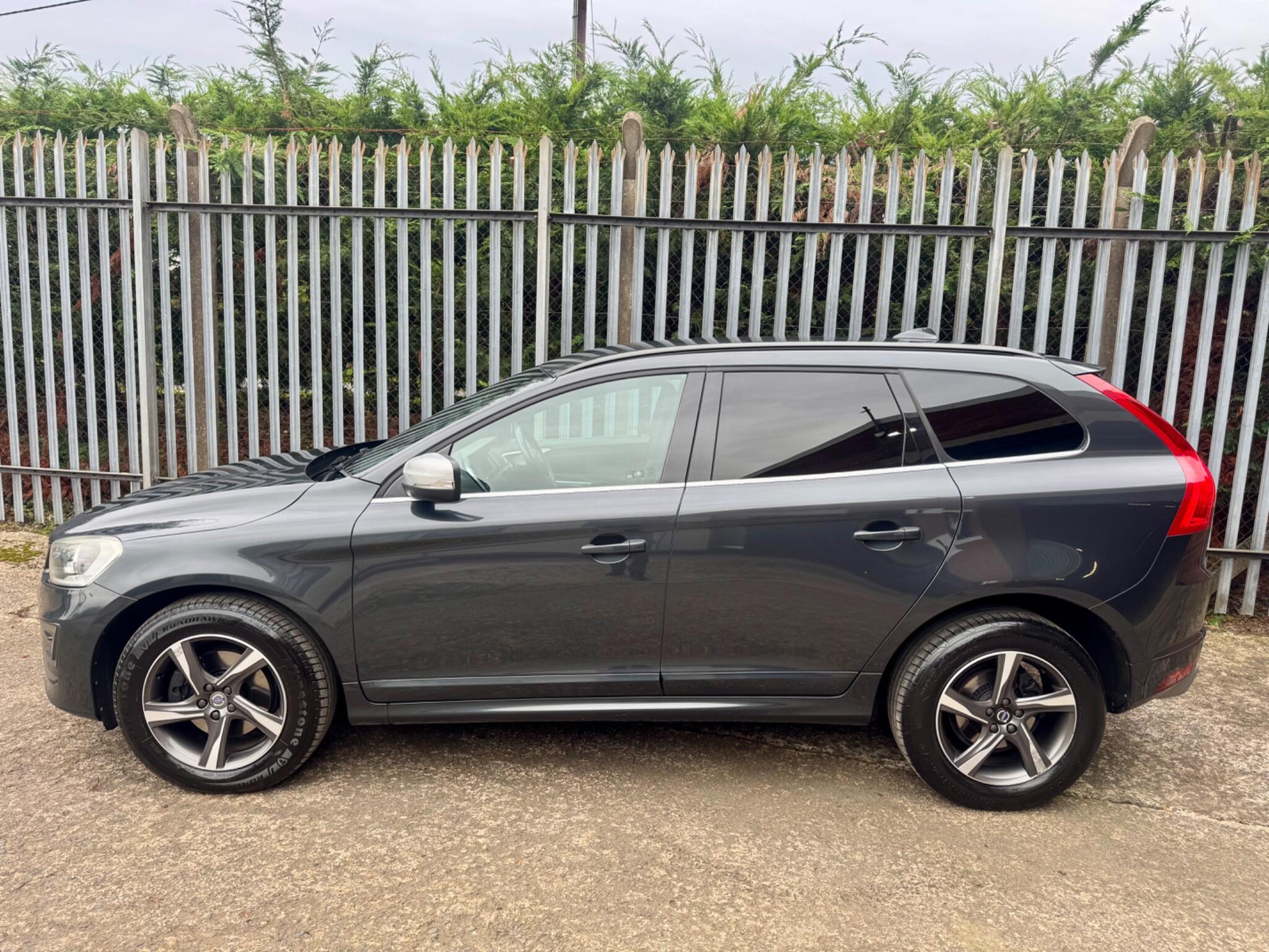 2016 Volvo XC60 2.4 D5 R-Design Nav Auto AWD Euro 6 (s/s) 5dr - vehicle photo 2 for sale on PureCar