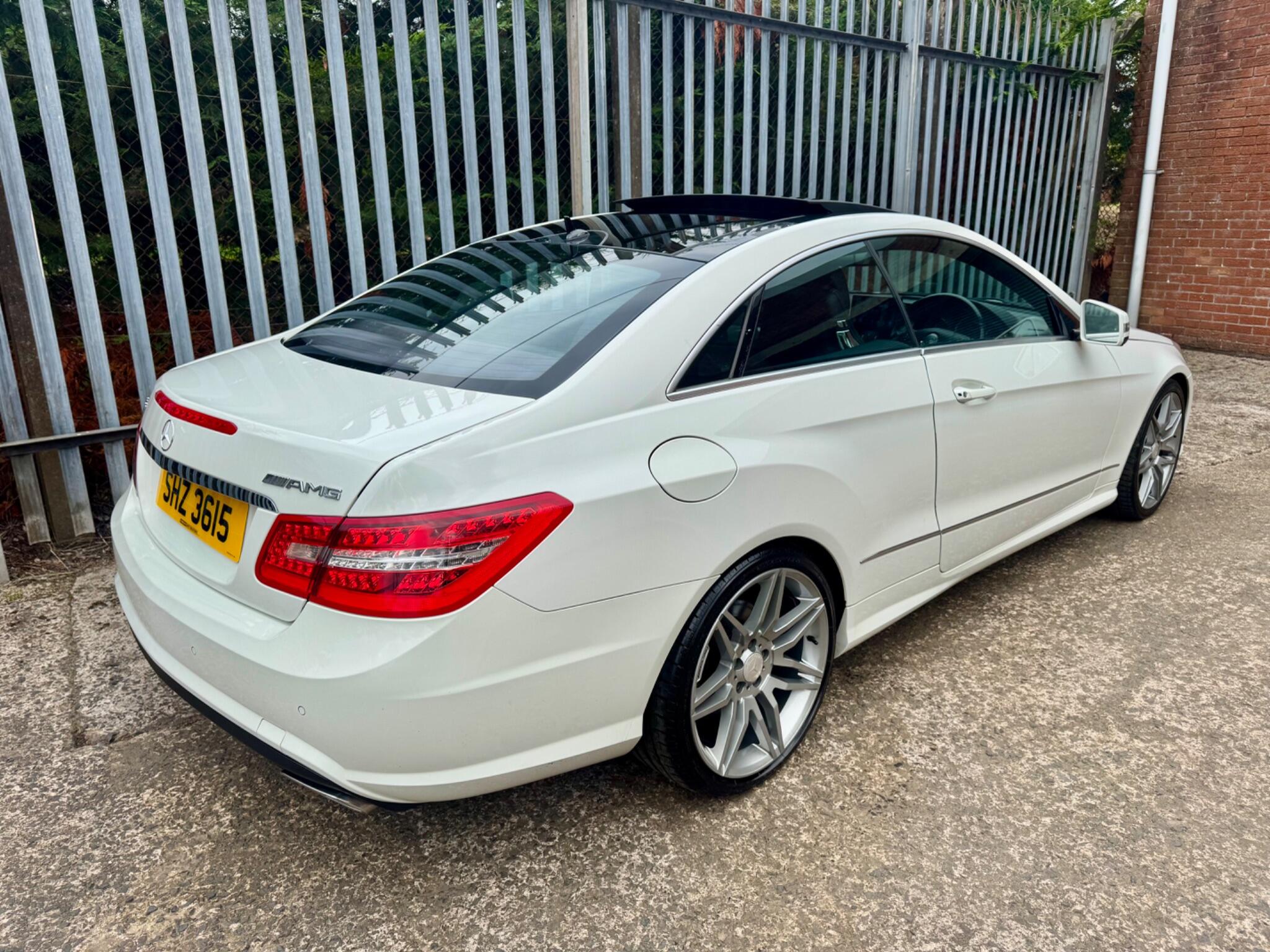 2010 MERCEDES E Class 3.0 E350 CDI V6 BlueEfficiency Sport G-Tronic Euro 5 2dr - vehicle photo 4 for sale on PureCar