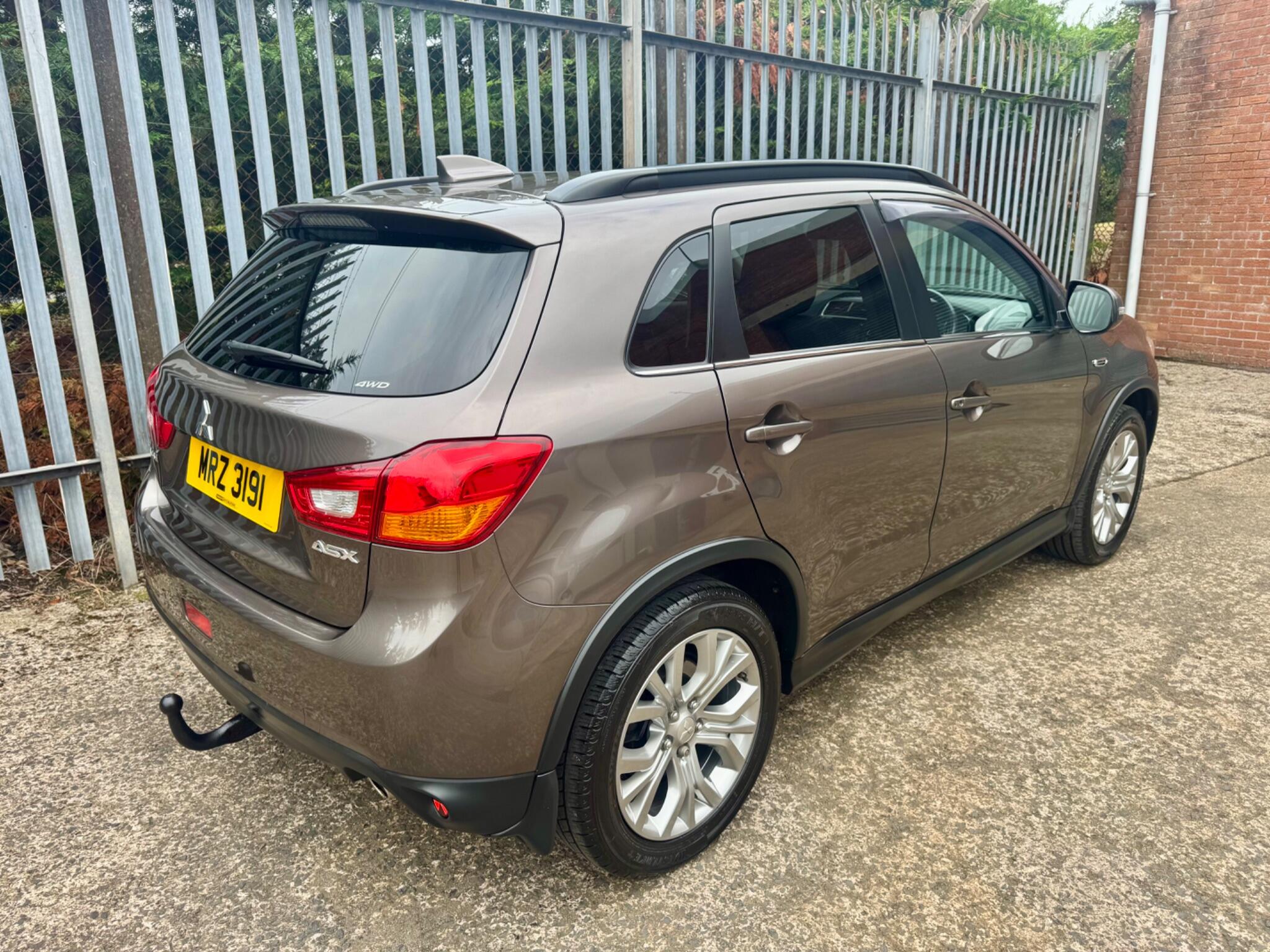 2017 Mitsubishi ASX 2.2 DI-D 4 Auto 4WD Euro 6 5dr - vehicle photo 4 for sale on PureCar
