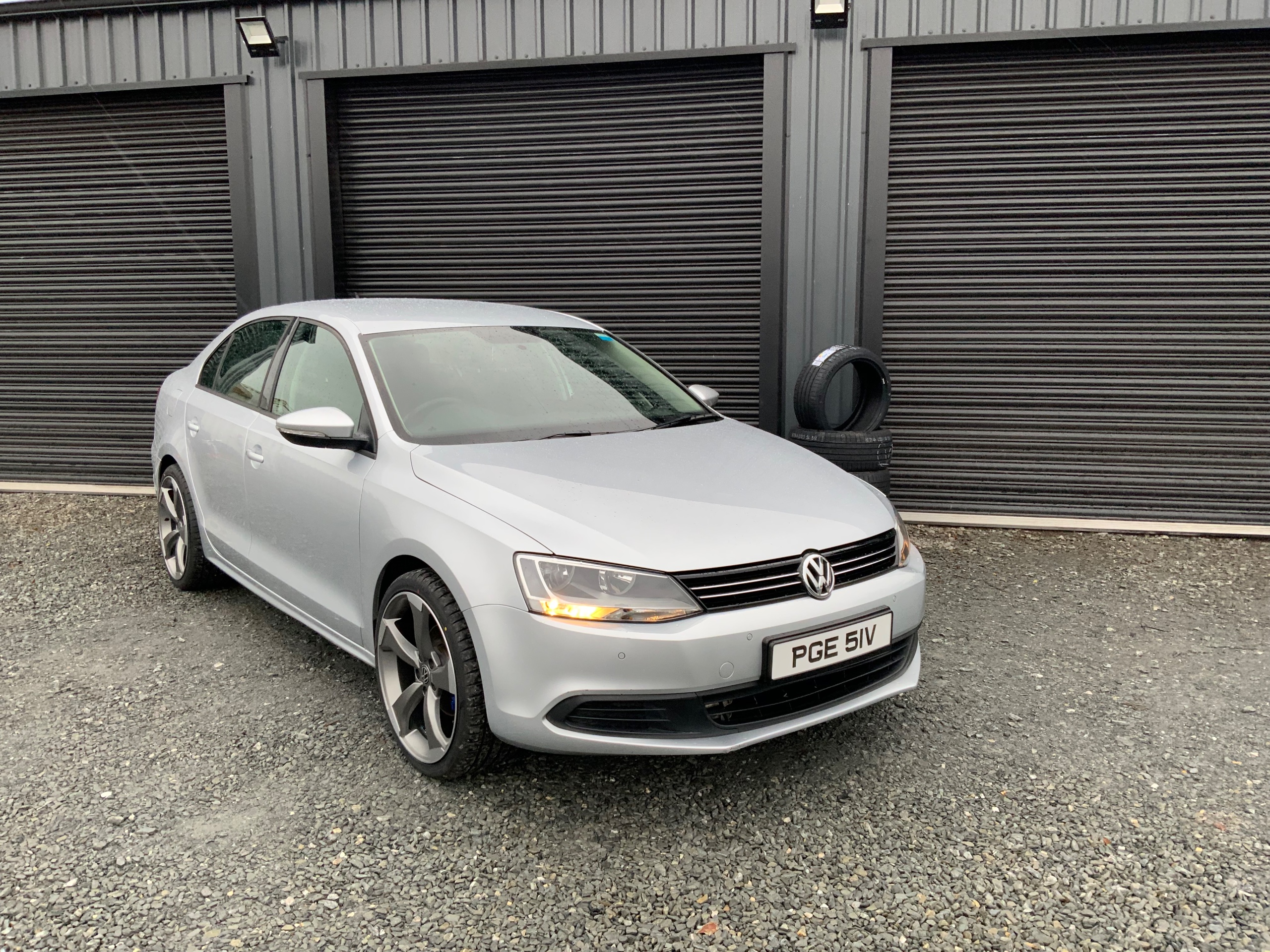 2014 Volkswagen Jetta 1.6 TDI BlueMotion Tech SE Saloon 4dr Diesel Manual Euro 5 (s/s) (105 ps) - vehicle photo 2 for sale on PureCar