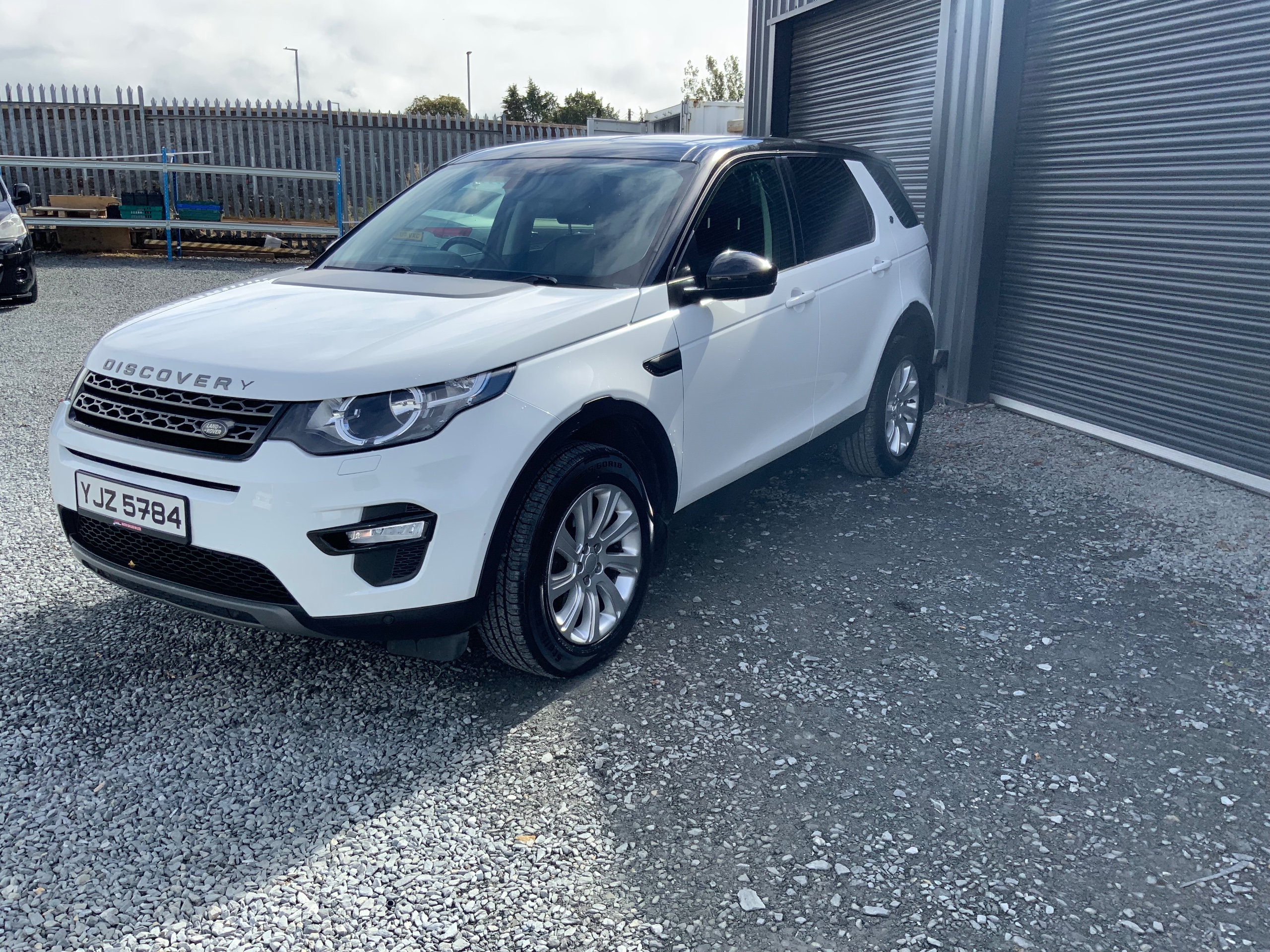 2016 Land Rover Discovery Sport 2.0 TD4 SE Tech SUV 5dr Diesel Auto 4WD Euro 6 (s/s) (180 ps) - vehicle photo 3 for sale on PureCar