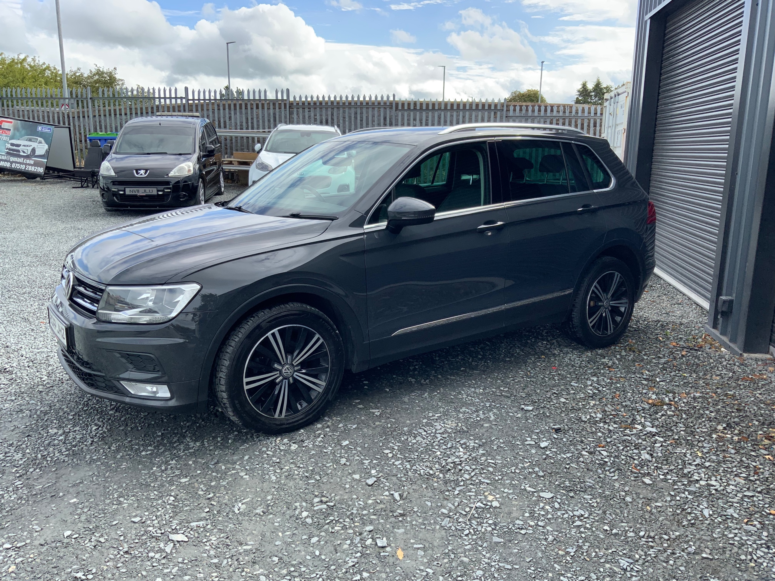 2017 Volkswagen Tiguan 2.0 TDI BlueMotion Tech SE Navigation SUV 5dr Diesel Manual Euro 6 (s/s) (150 ps) - vehicle photo 3 for sale on PureCar