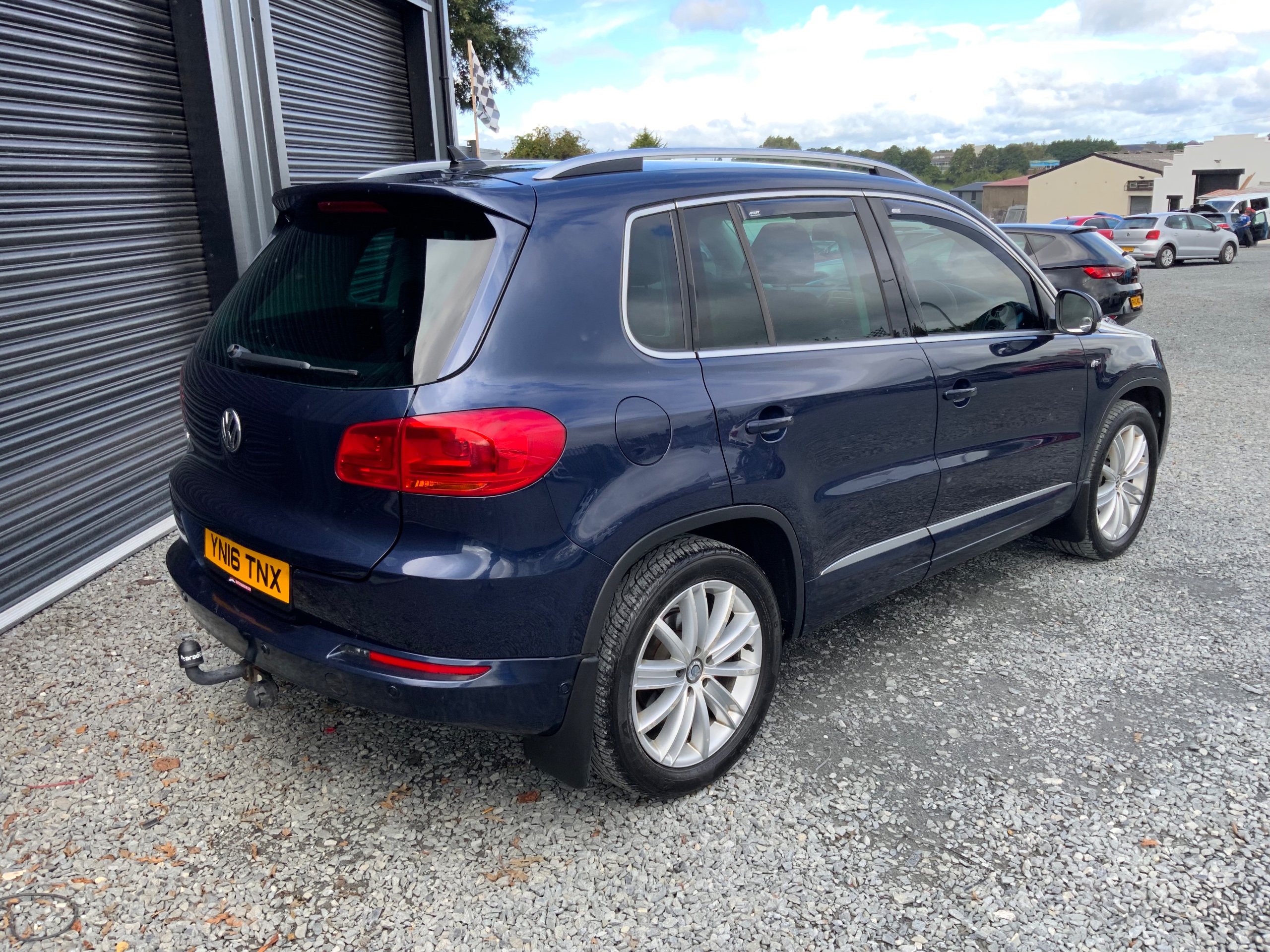 2016 Volkswagen Tiguan 2.0 TDI BlueMotion Tech Match Edition SUV 5dr Diesel Manual 2WD Euro 6 (s/s) (150 ps) - vehicle photo 4 for sale on PureCar