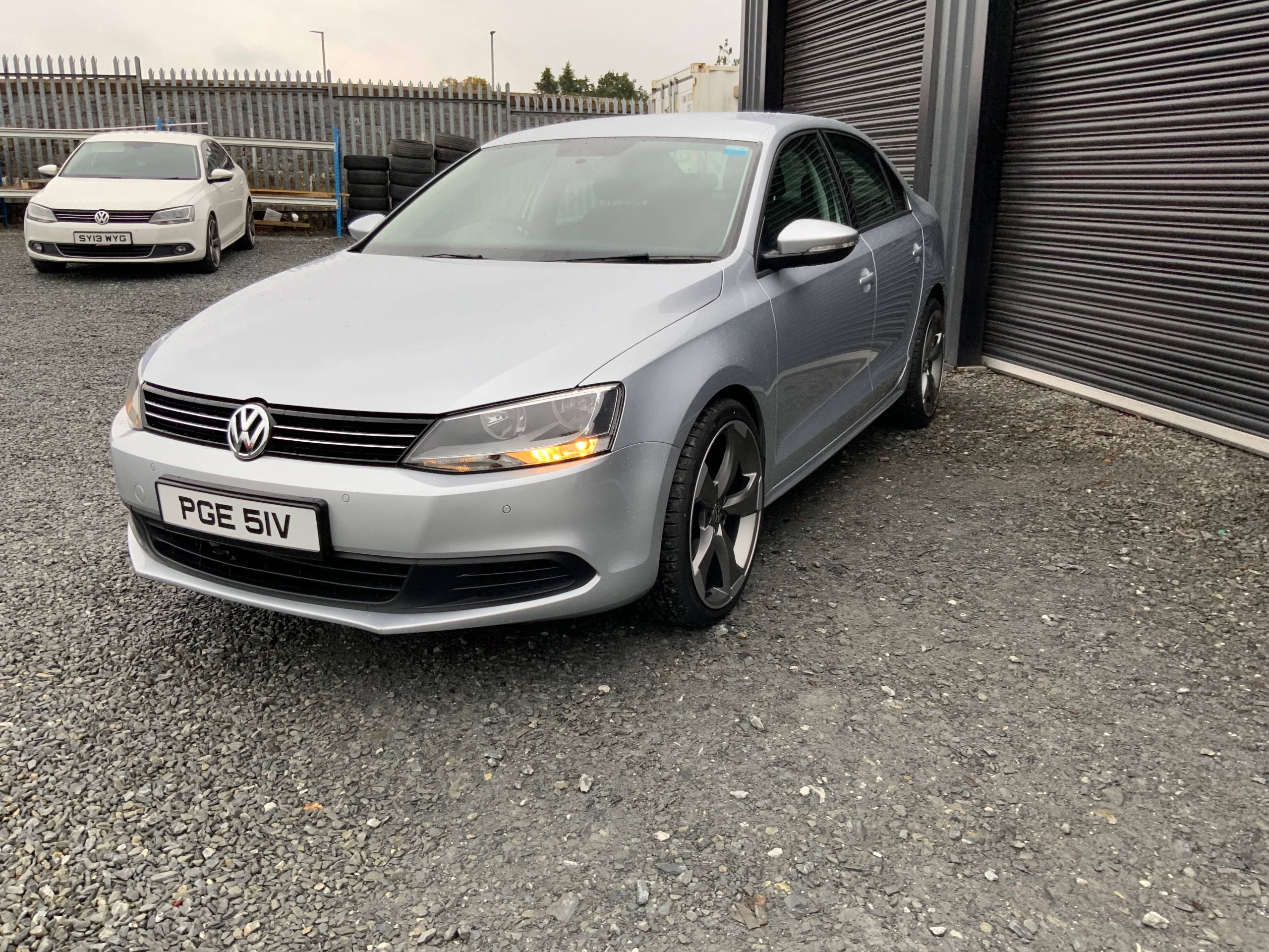 2014 Volkswagen Jetta 1.6 TDI BlueMotion Tech SE Saloon 4dr Diesel Manual Euro 5 (s/s) (105 ps) - vehicle photo 3 for sale on PureCar