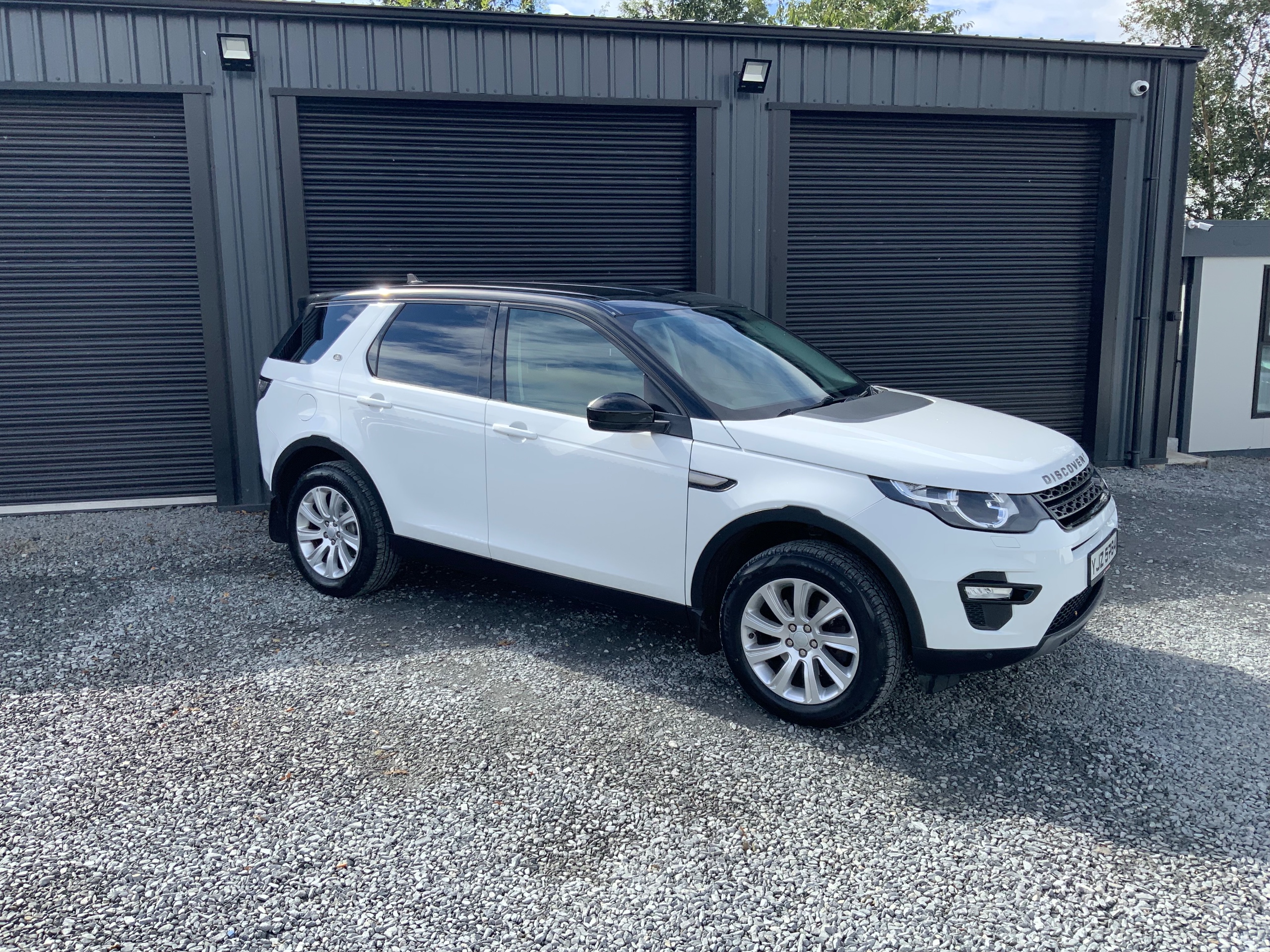 2016 Land Rover Discovery Sport 2.0 TD4 SE Tech SUV 5dr Diesel Auto 4WD Euro 6 (s/s) (180 ps) - vehicle photo 2 for sale on PureCar