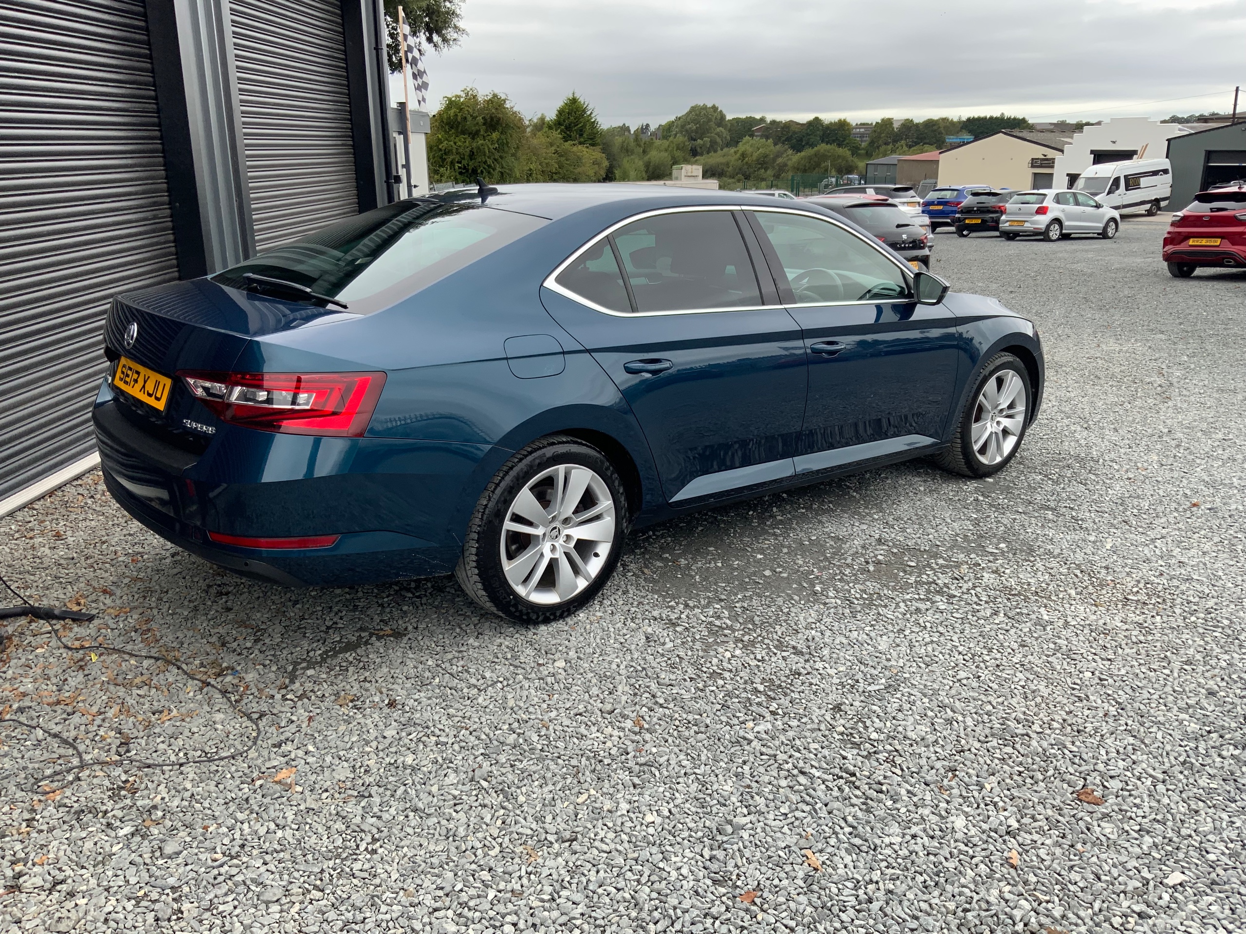 2017 Skoda Superb 2.0 TDI SE L Executive Hatchback 5dr Diesel Manual Euro 6 (s/s) (150 ps) - vehicle photo 3 for sale on PureCar