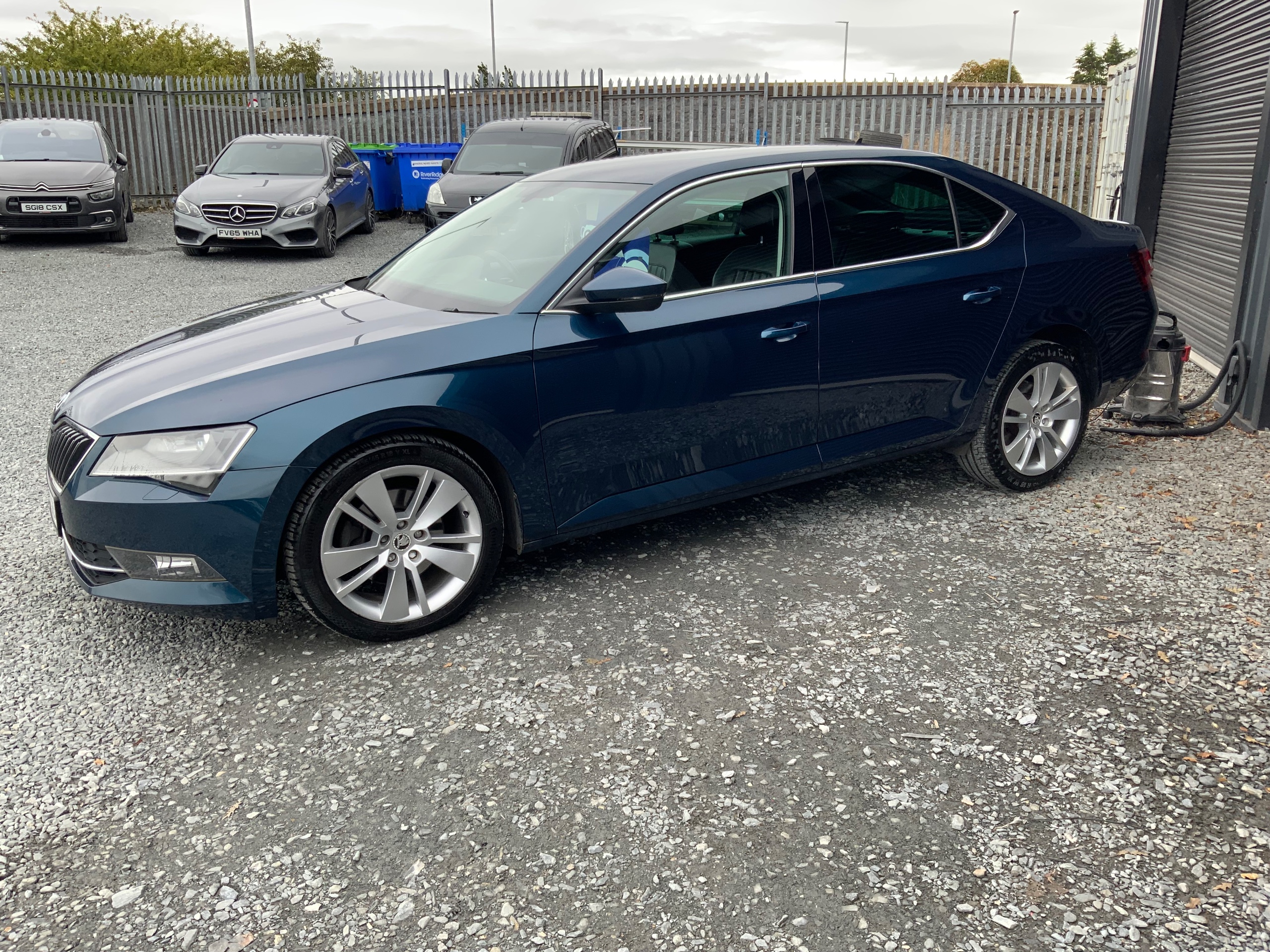 2017 Skoda Superb 2.0 TDI SE L Executive Hatchback 5dr Diesel Manual Euro 6 (s/s) (150 ps) - vehicle photo 4 for sale on PureCar