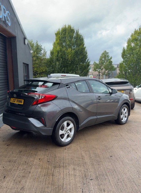 2018 Toyota C-HR 1.2 VVT-i Icon SUV 5dr Petrol Manual Euro 6 (s/s) (116 ps) - vehicle photo 3 for sale on PureCar