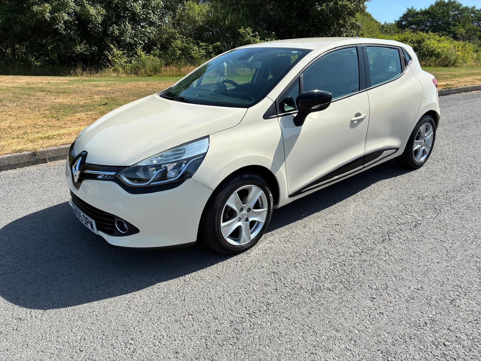 2015 RENAULT CLIO 0.9 TCe Dynamique Nav Hatchback 5dr Petrol Manual Euro 6 (s/s) (90 ps)