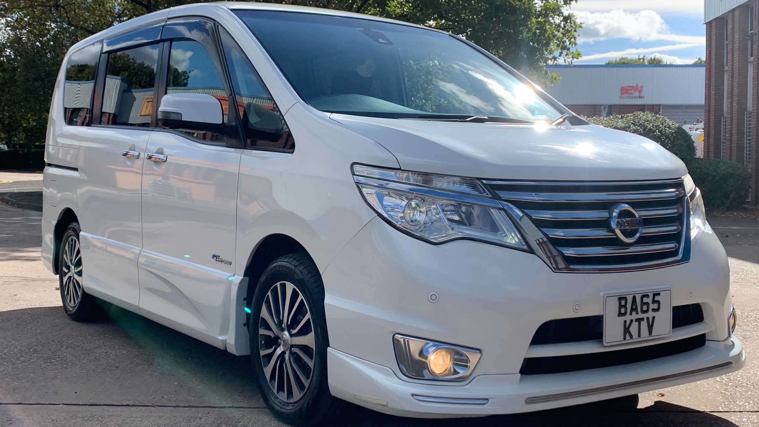 White 2016 Nissan Serena MPV Automatic