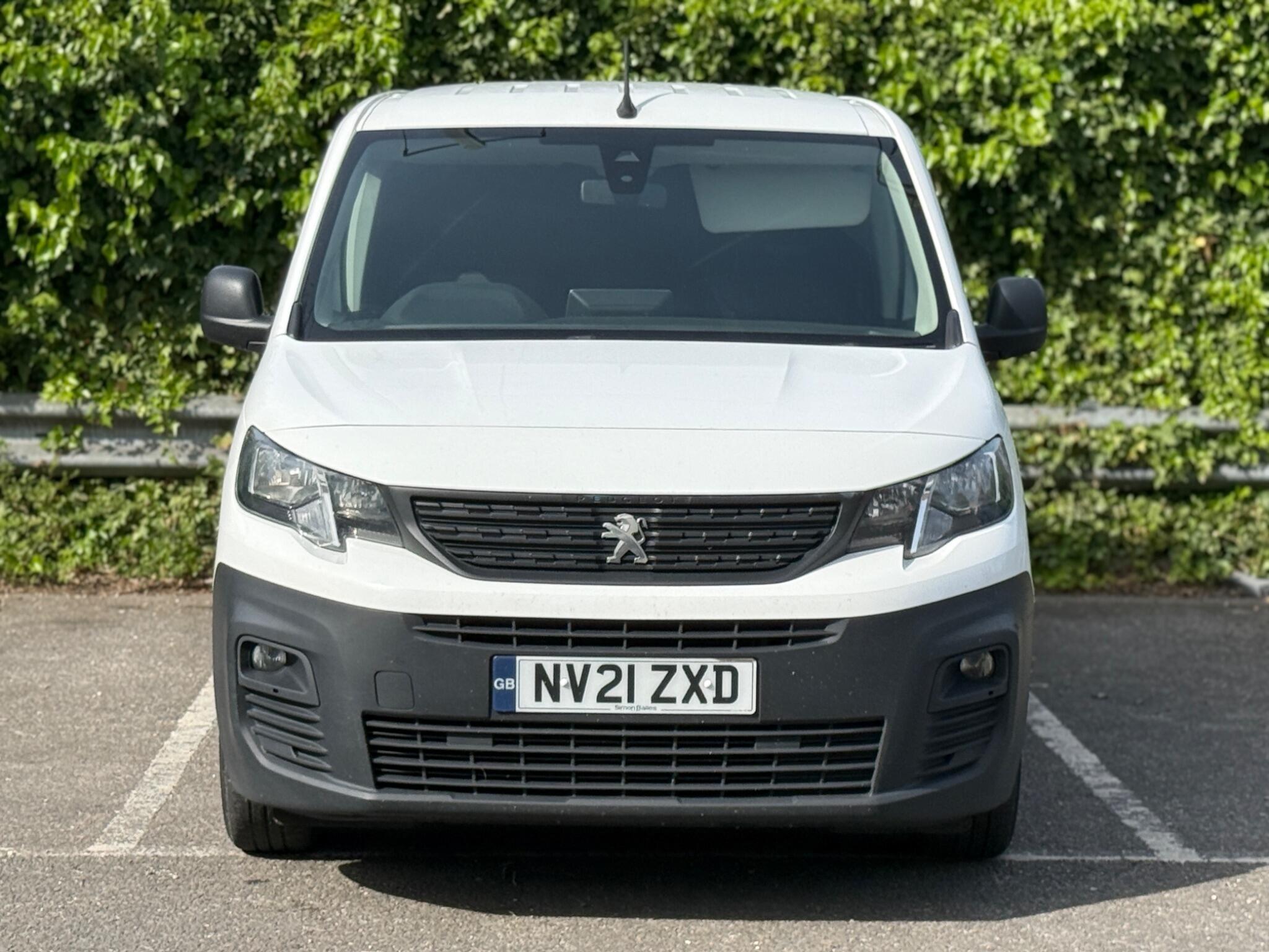 White 2021 Peugeot Partner 1.5 BlueHDi 950 Professional (100PS) (EU6dT) Long Panel Van Front-wheel drive Manual