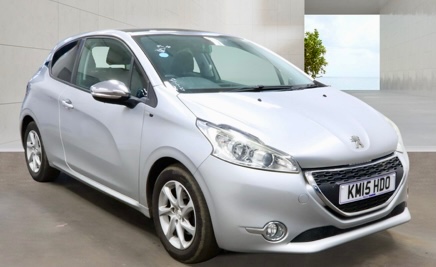 Silver 2015 Peugeot 208 Hatchback Front-wheel drive Manual
