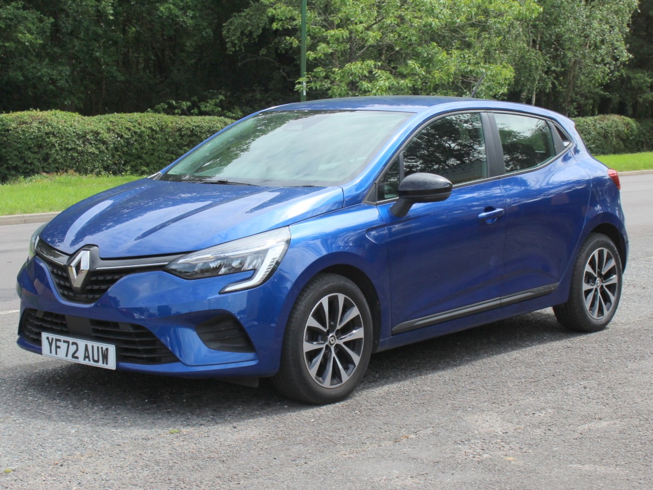 Blue 2022 Renault Clio Hatchback Front-wheel drive Manual