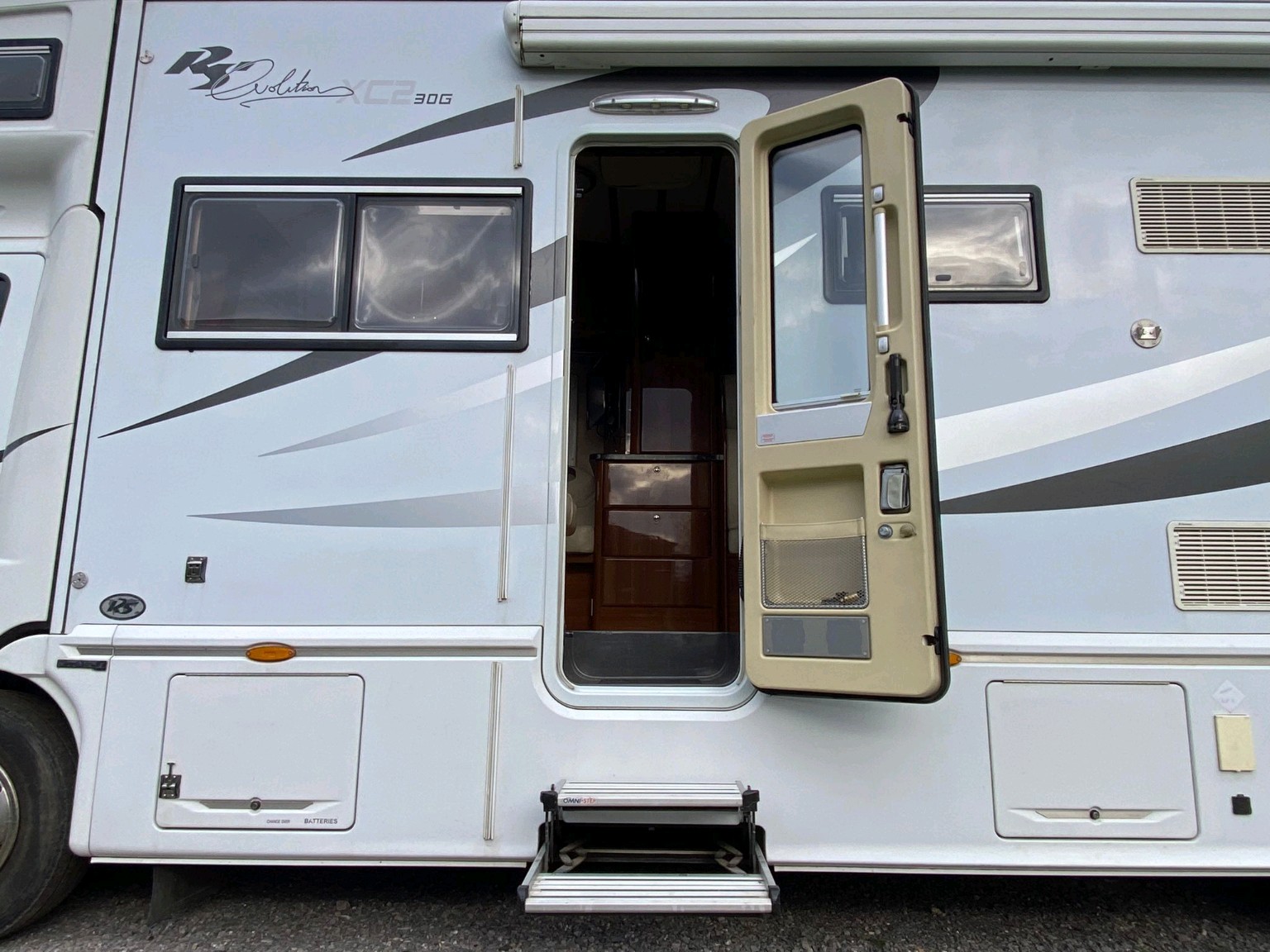 RS Evolution XC2 30G RS Motorhomes with Auto Self Levelling Rams