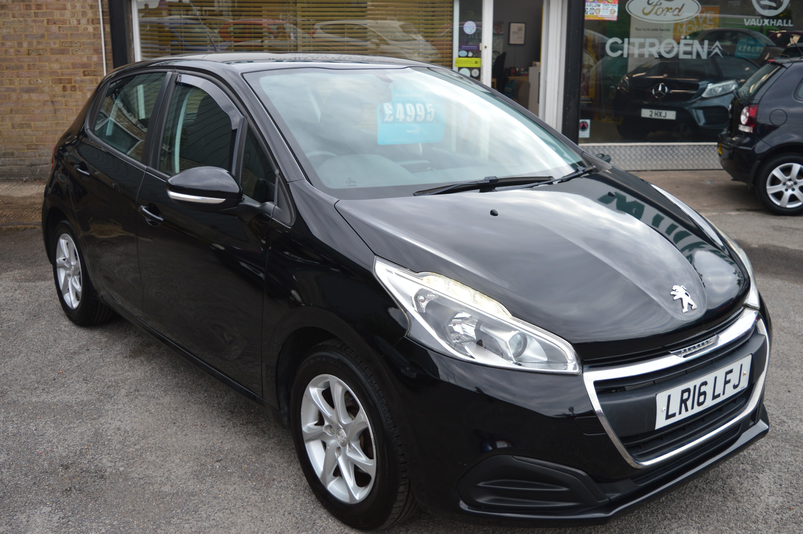 Peugeot 208