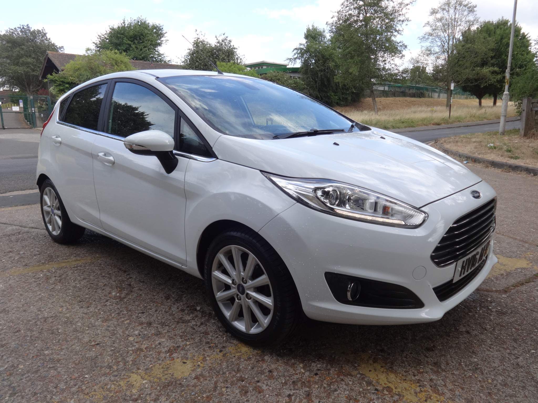Ford Fiesta TITANIUM 5-Door 2016