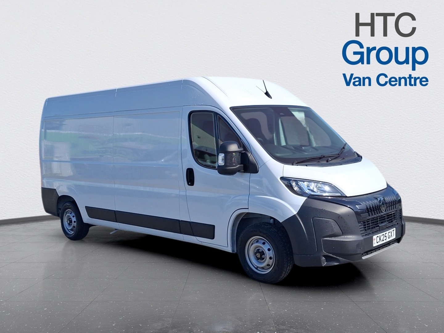 White 2025 Peugeot Boxer Van Front-wheel drive Manual