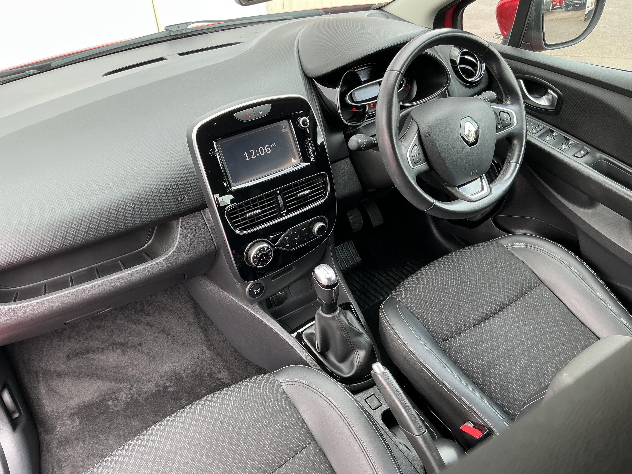 2018 18 RENAULT CLIO