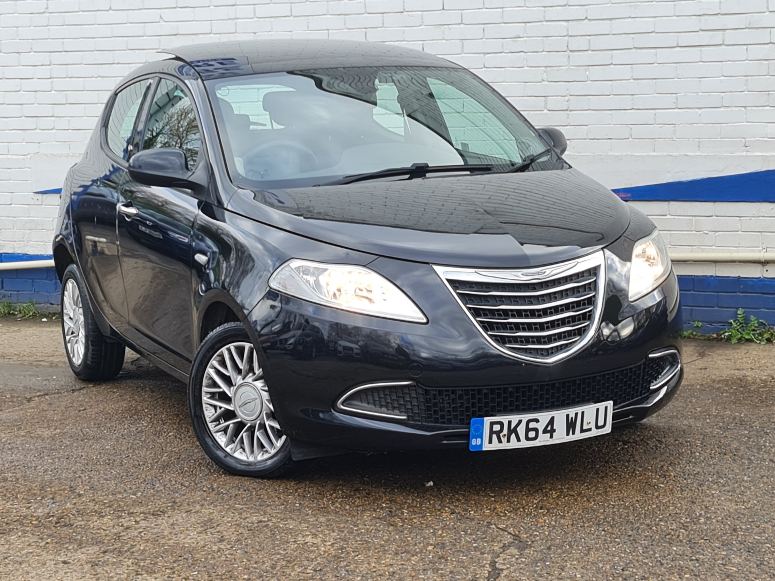 Chrysler Ypsilon 0.9 TwinAir Gold Hatchback 5dr Petrol Auto Euro 6 [s/s