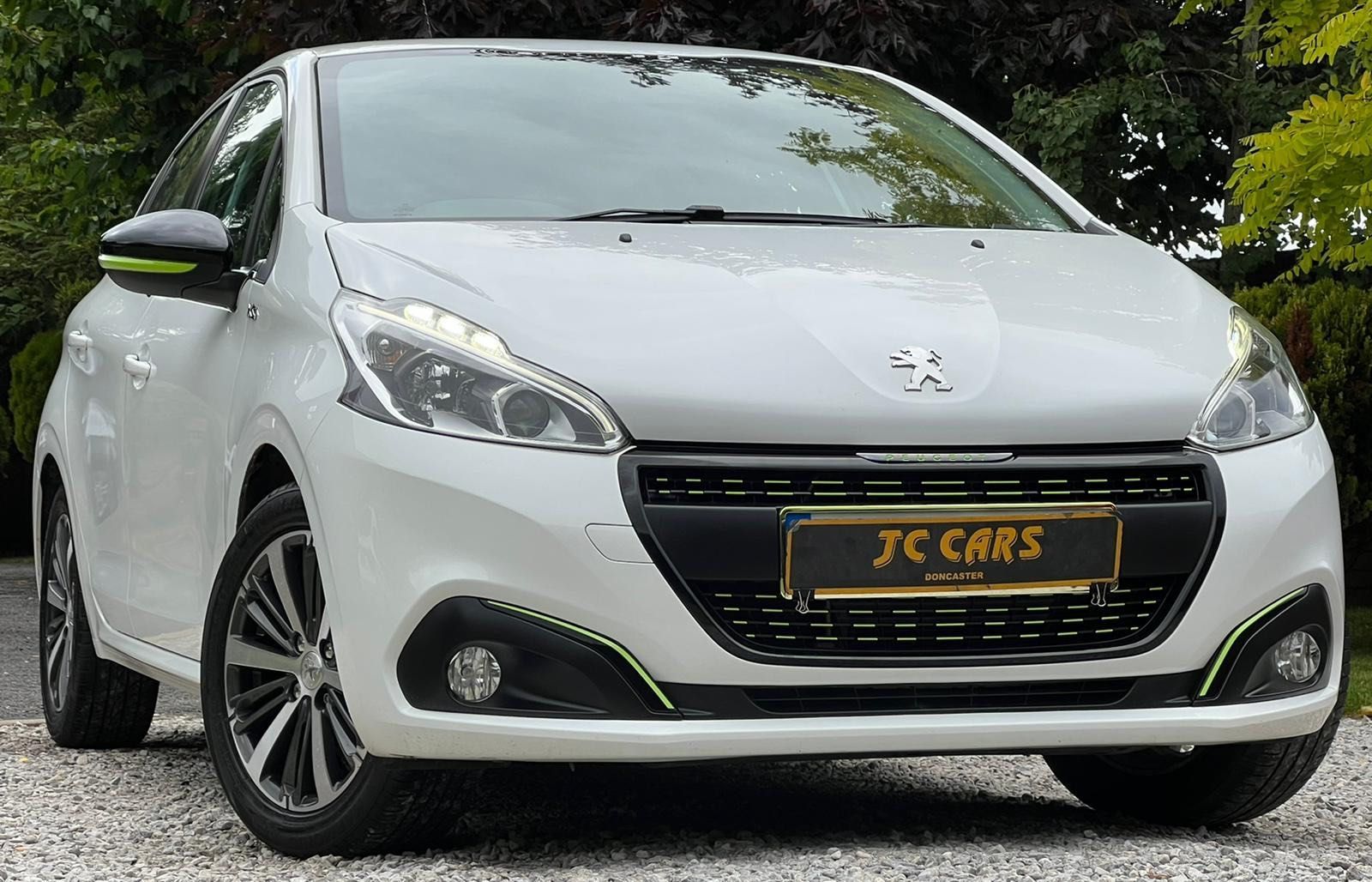 Peugeot 208 PURETECH XS LIME 5-Door 2016