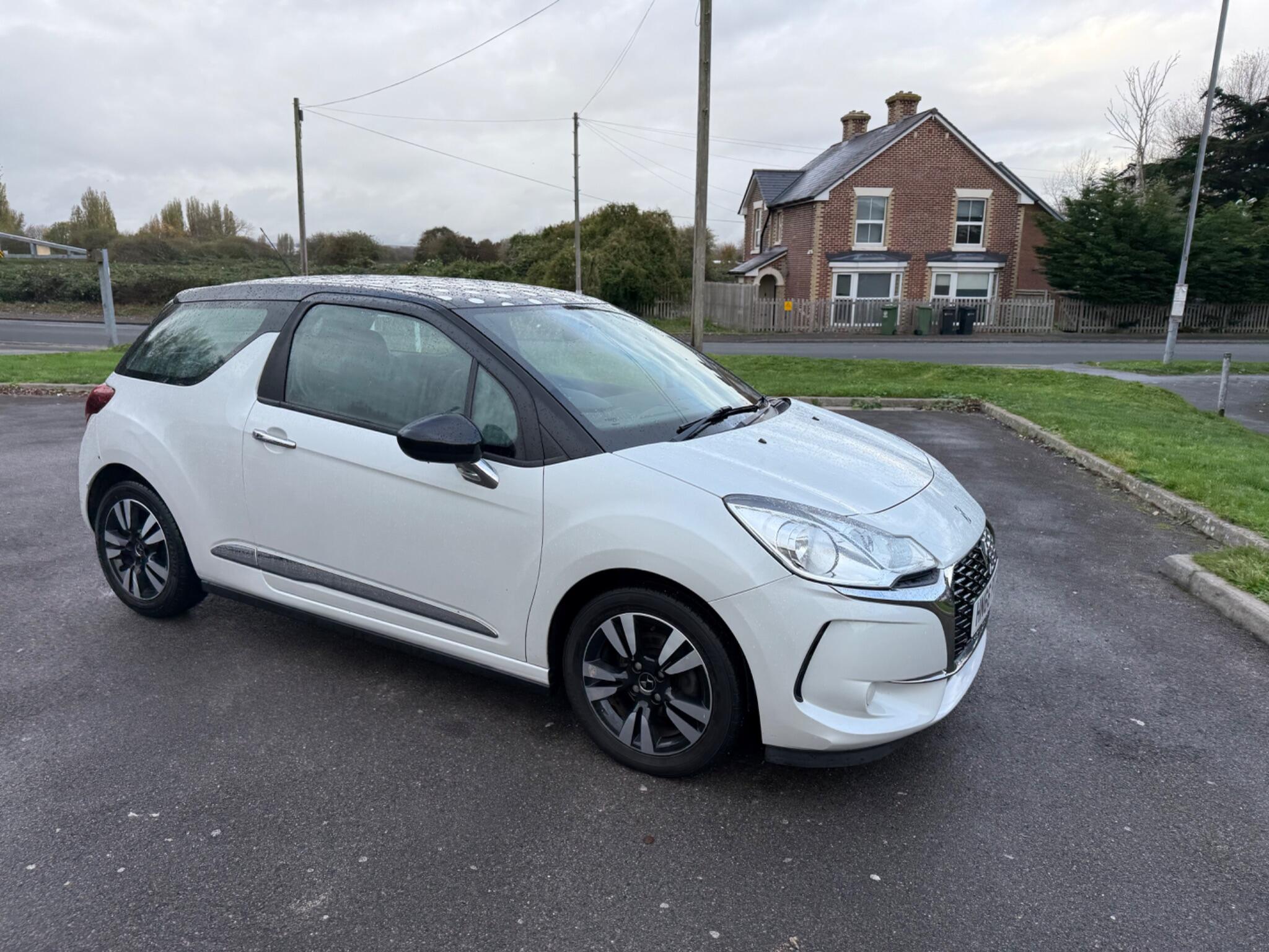 White 2016 DS DS 3 1.6BlueHDi Chic Hatchback Front-wheel drive Manual
