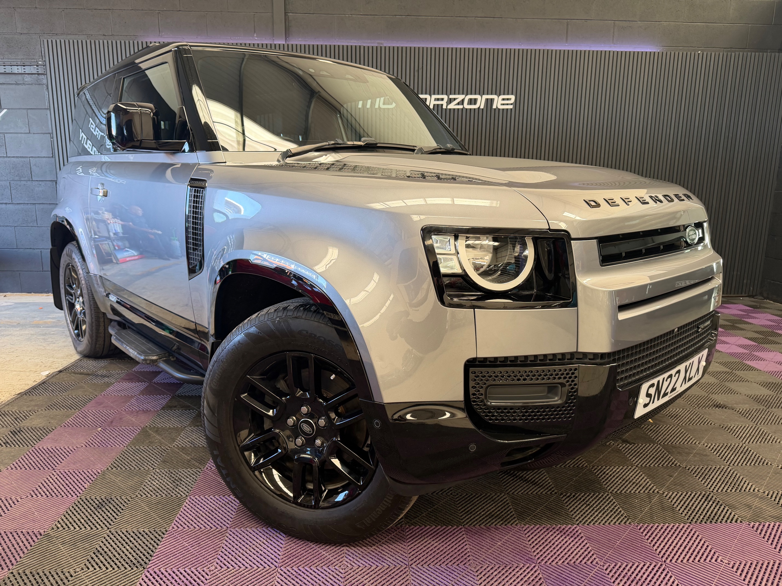 Land Rover Defender