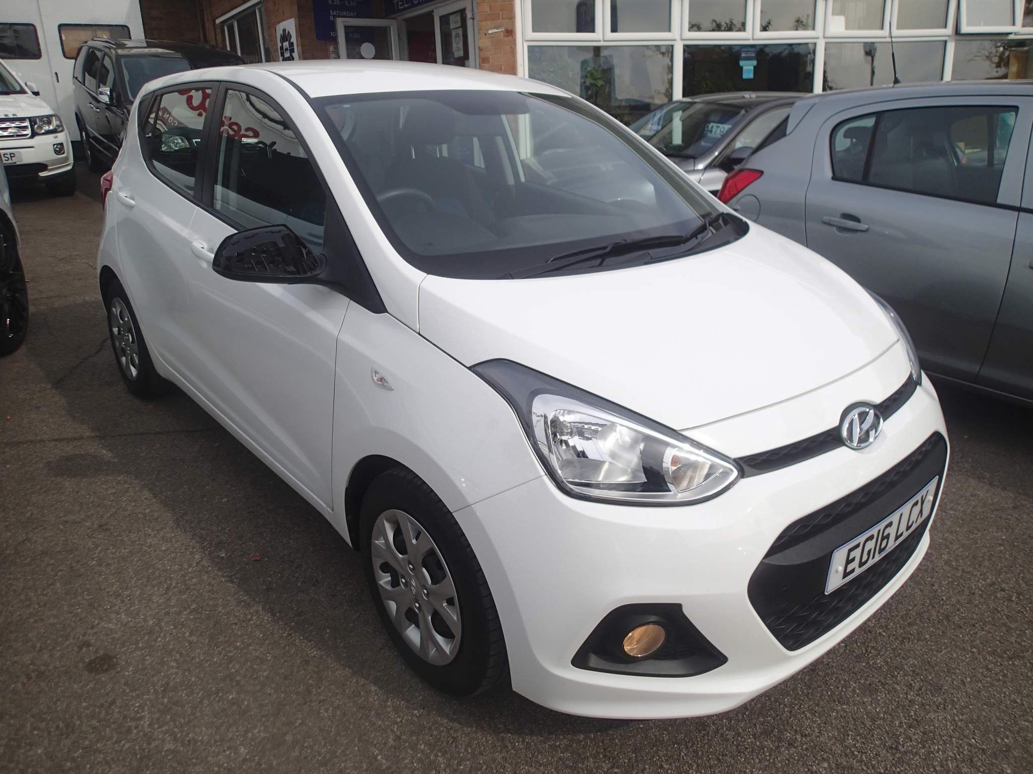 Hyundai i10 1.0 SE 5dr 2016