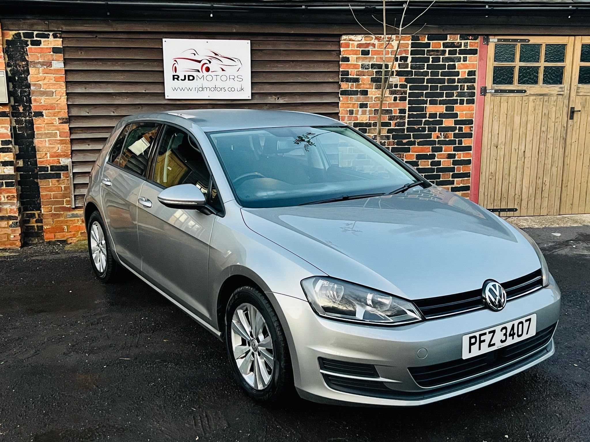 Volkswagen Golf SE TDI BLUEMOTION TECHNOLOGY 5-Door 2013