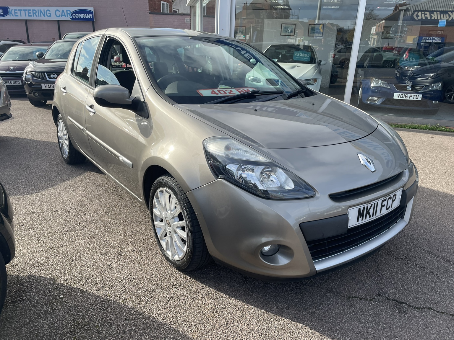 Renault Clio 1.6 VVT Dynamique TomTom 5dr Auto 2011