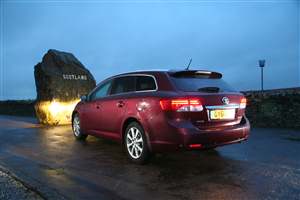 Avensis crosses UK on 1 tank