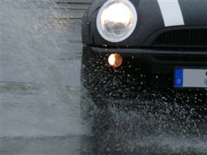 Top tips to avoid aquaplaning