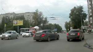 AMG Merc drifts on dashcam