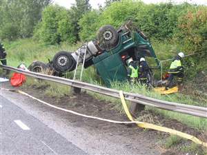 Police nab car crash snappers