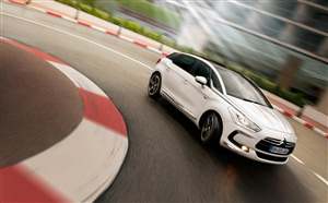 Citroen DS5 makes UK debut