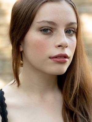 Eleanor Roe - Actor/Singer/Dancer