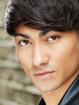 Anthony Starr