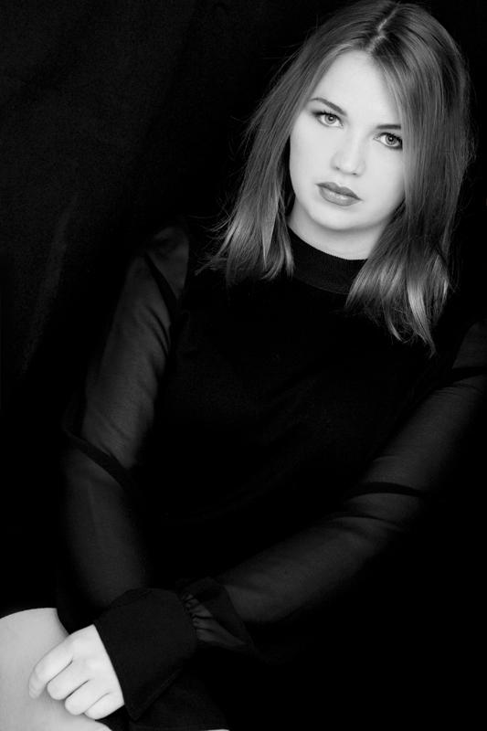 Elise Michelle Saetren, Extra, London