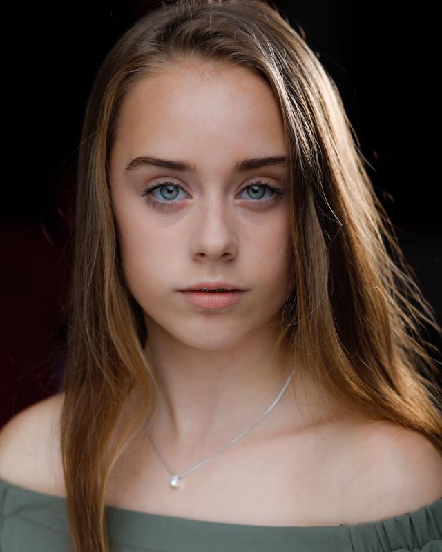 Phoebe Harris's Instagram, Twitter & Facebook on IDCrawl