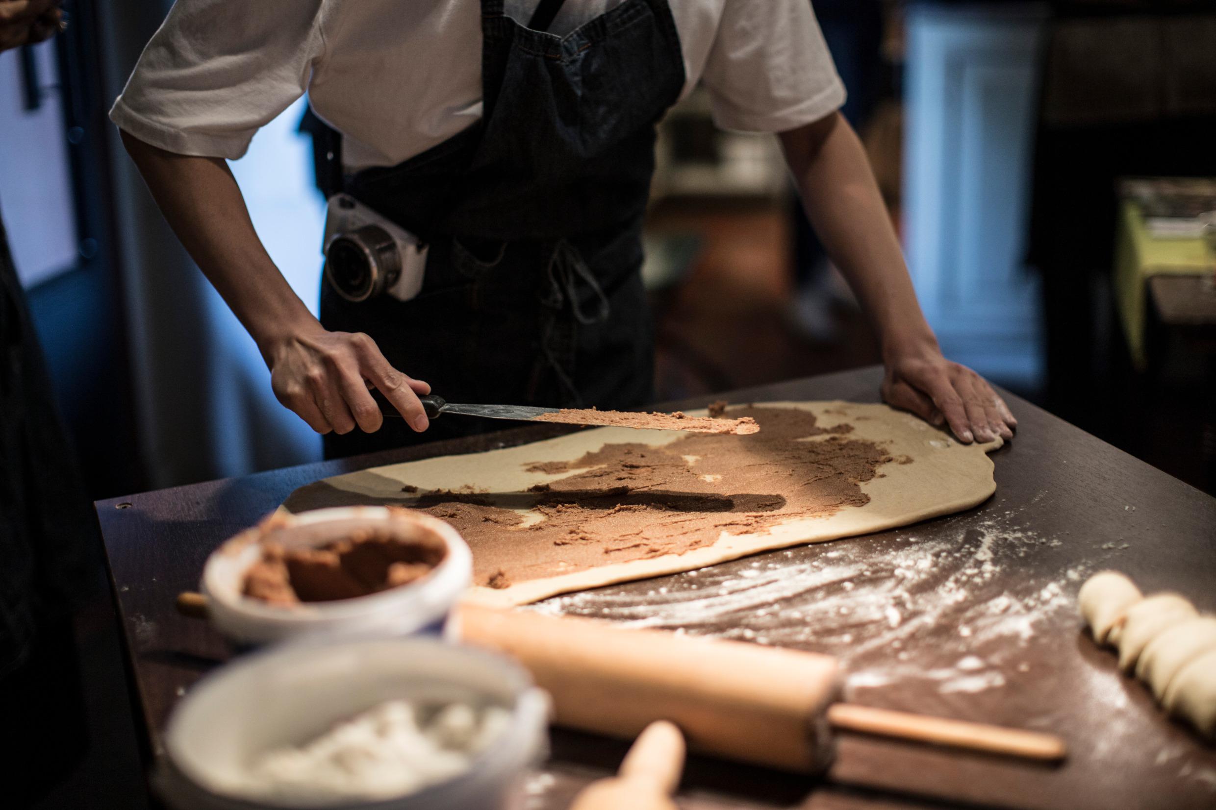 Baking cinnamon buns
