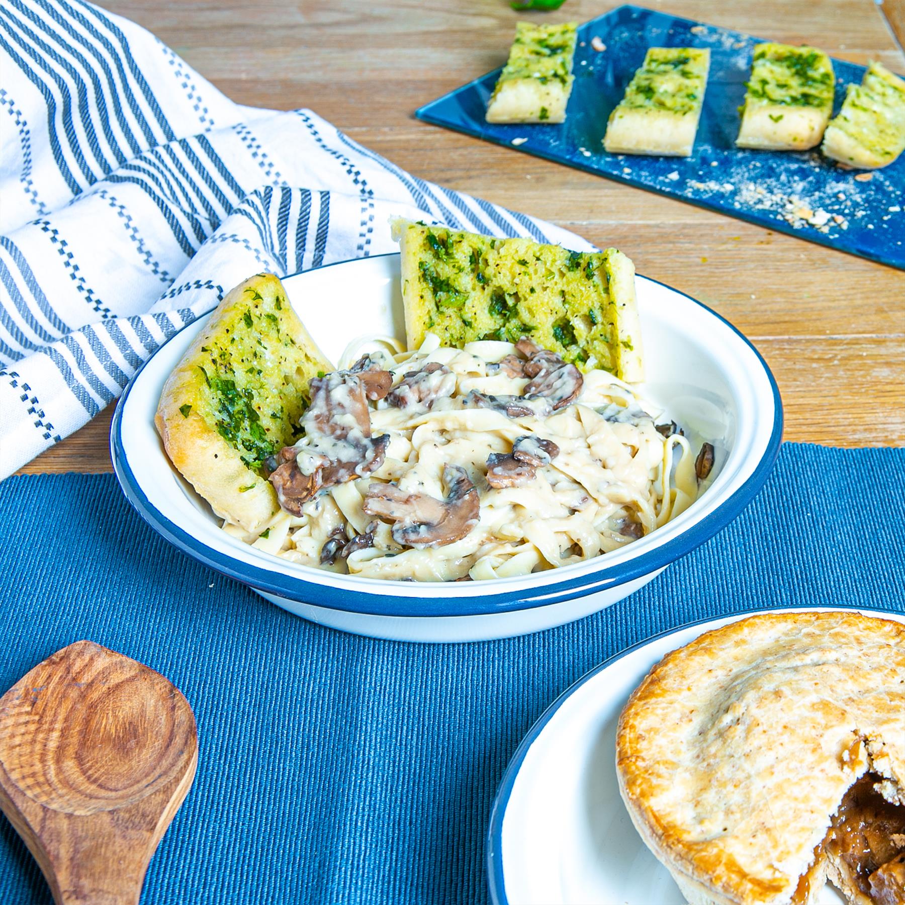 White Enamel Deep Soup Plates Metal Home Dining Outdoor Camping Pie Oven Dishes - Picture 5 of 12