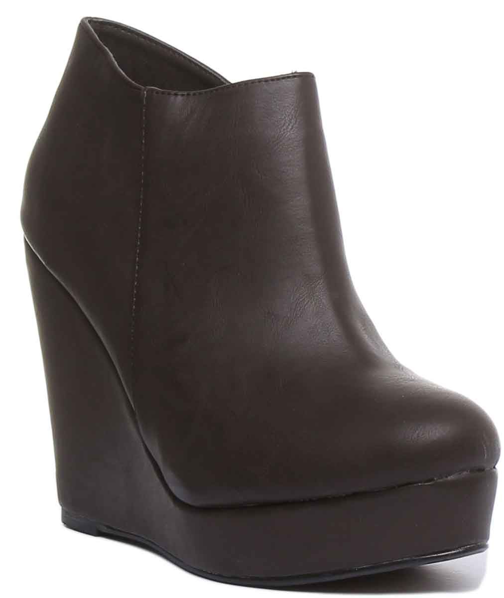 Дамен-Штифелеттен на плато Шлихт в верхнем течении реки Браун-Гросс Великобритания 3 - 8 3490₽