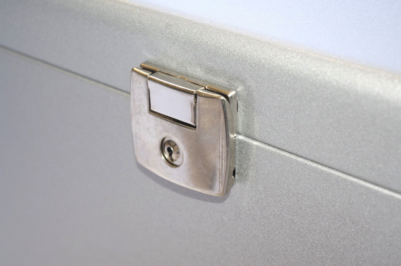 Metal File Storage Box A4 Lockable 5 Free Files OR Optional Suspension Files - Picture 18 of 32