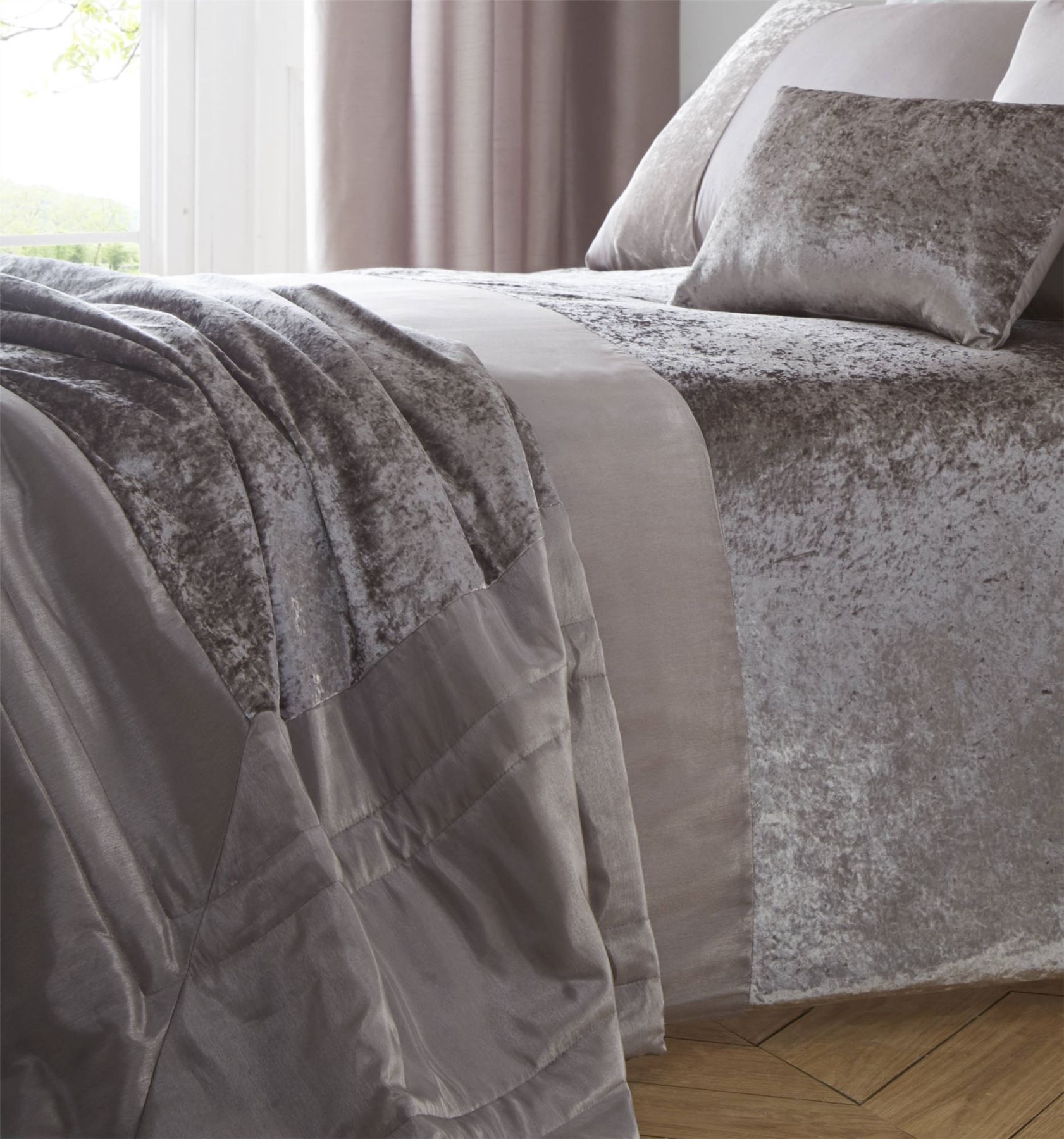 Luxury Crushed Velvet Panel Duvet Cover Bedding Set Curtains Cushion